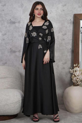 فستان ماكسي لف مزين بكريستال لون اسود