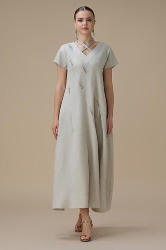 جلابية طويلة بيج بياقة v متقاطعة