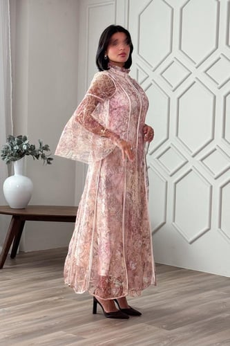 فستان ماكسي باكمام واسعة ودانتيل زهور