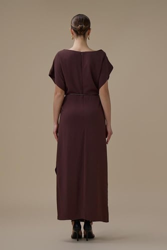 فستان طويل بلون بني أنيق