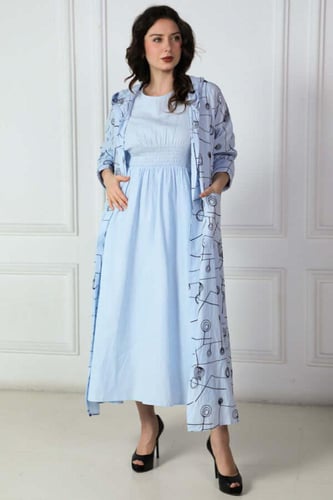 طقم فستان مزموم الخصر بمعطف بقبوع لون سماوي