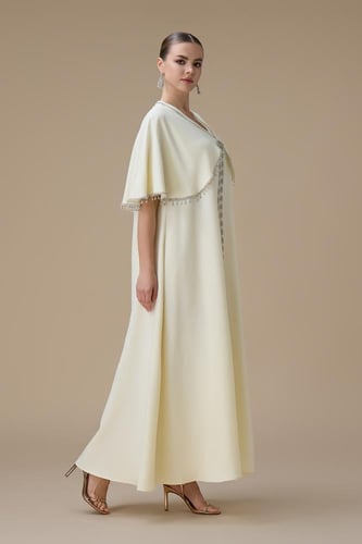 جلابية أنيقة أصفر فاتح بتطريز فضي