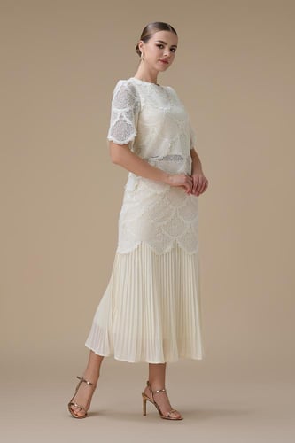 طقم سكري دانتيل مع تنورة بليسيه أنيقة