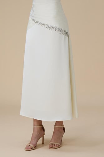 طقم سكري بتوب واسع الأكمام وتنورة ميدي بتفاصيل كري...