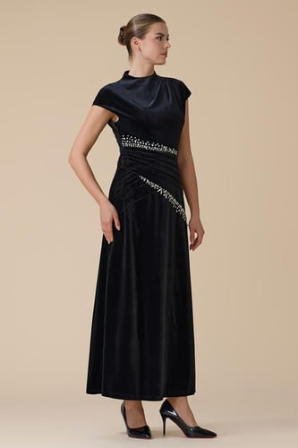 فستان اسود ماكسي مخمل