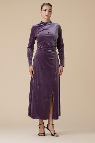 فستان موف ماكسي مخملي بأحجار كريستالية