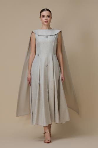 فستان ماكسي أنيق بيج مع وشاح جانبي