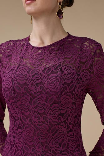 فستان دانتيل عنابي طويل بأكمام كاملة