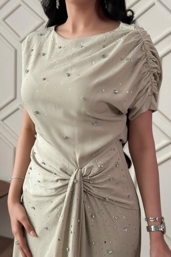 فستان اخضر فاتح سهرة ماكسي بزم مزين بالكريستال