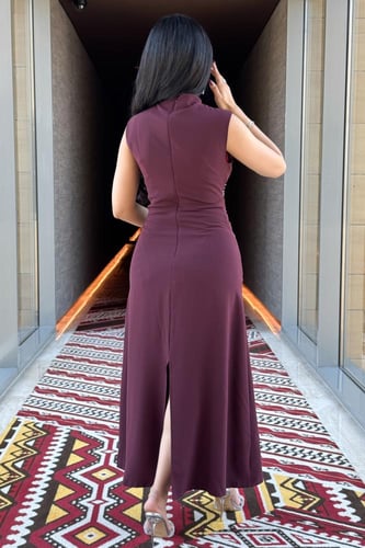 فستان ميدي بطيات عالخصر لون عنابي