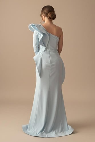 فستان سهرة طويل لون سماوي بكتف واحد