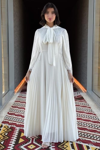 فستان قطعتين مزين بالفصوص لون أبيض