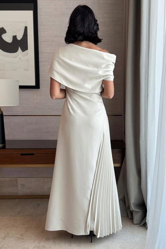 فستان ماكسي بكسرات جانبية لون سكري