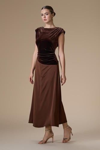 فستان بني ماكسي مخمل