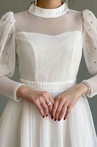 فستان قصير من التول الشبكي مزين بكريستالات لون ابي...