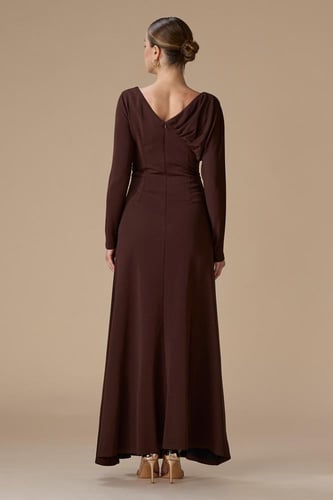 فستان بني ناعم طويل