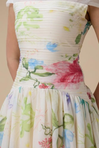 فستان قصير مورد بأكمام قصيرة