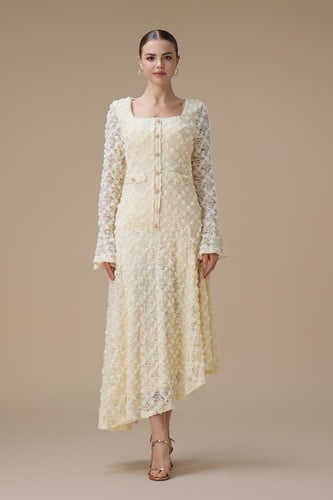 فستان دانتيل ميدي اصفر بأكمام طويلة