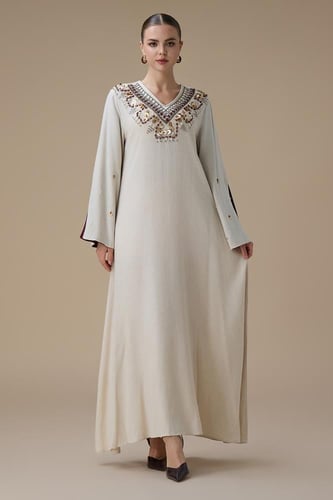 جلابية طويلة بيج طرزة بياقة فاخرة