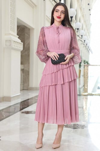 فستان شيفون ماكسي بأكمام دانتيل لون وردي