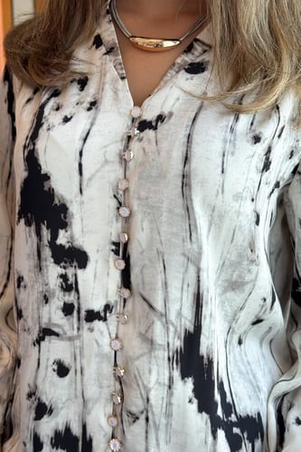 بلوزة بطبعة ماربل لون اسود