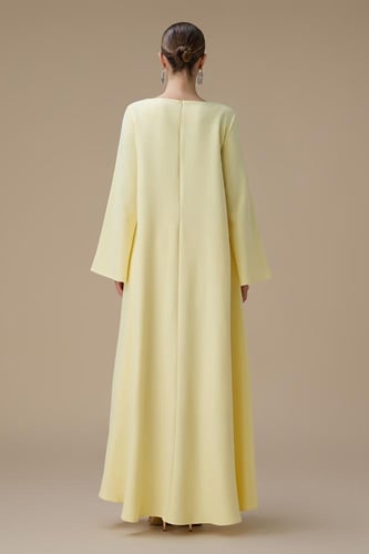 جلابية طويلة ماكسي صفراء بتصميم واسع أنيق