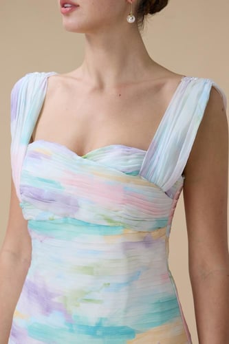 فستان طويل باستيل ناعم