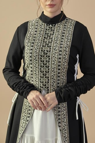 جلابية طويلة لون أسود بتطريز تراثي