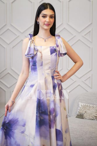 فستان بطبة أزهار بأكتاف فيونكة لون بنفسجي