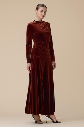 فستان كستنائي طويل مخمل