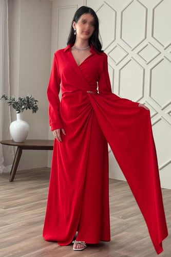 فستان طويل لف بثنيات لون احمر