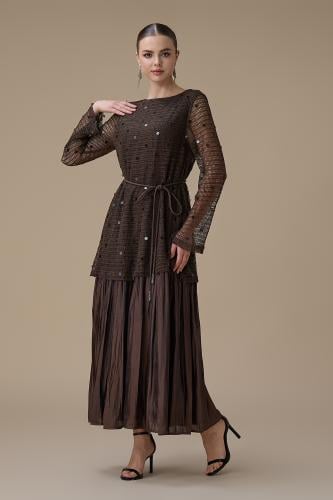 فستان طويل بني بطبقتين مع حزام أنيق