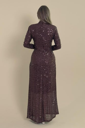 فستان طويل بني مطرز بالترتر