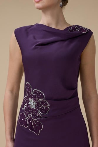 فستان ماكسي بلون بنفسجي مع تطريز زهري