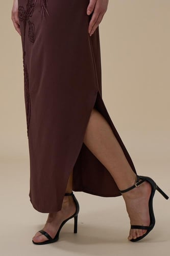 فستان طويل بلون بني أنيق