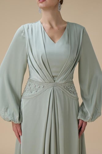 فستان طويل اخضر فاتح درابيه ناعم