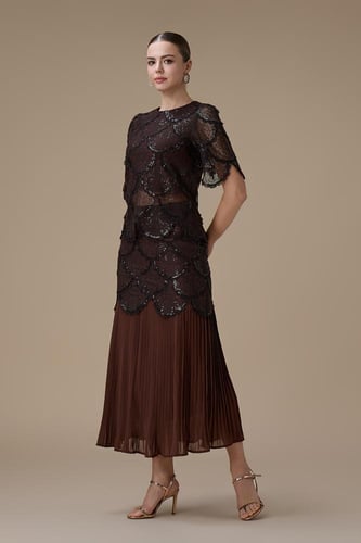 طقم بني دانتيل مع تنورة بليسيه أنيقة