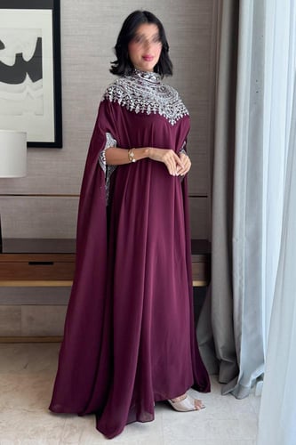 فستان ماكسي كيب مطرز لون عنابي