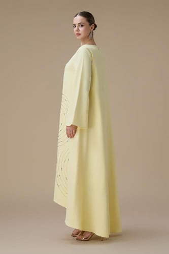 جلابية طويلة ماكسي صفراء بتصميم واسع أنيق