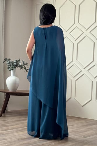 جمبسوت بكتف واحد بوشاح طويل لون تركواز