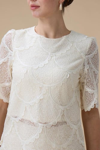 طقم سكري دانتيل مع تنورة بليسيه أنيقة