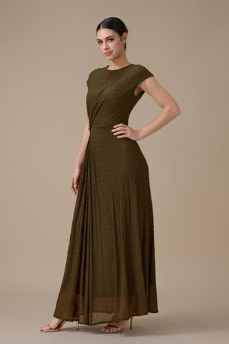 فستان طويل اخضر بتفصيلية جانبية