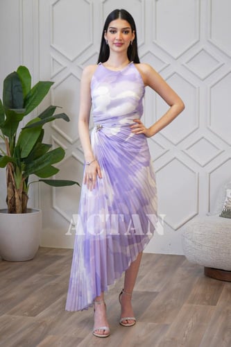 فستان بكسرات غير متساوي الطول لون بنفسجي