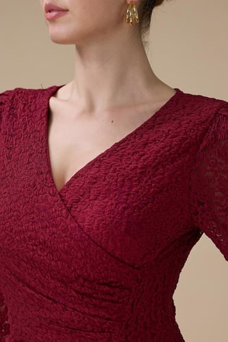 فستان طويل برغندي دانتيل