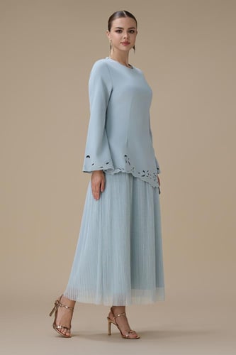 فستان طويل ازرق بطبقتين بتصميم ناعم