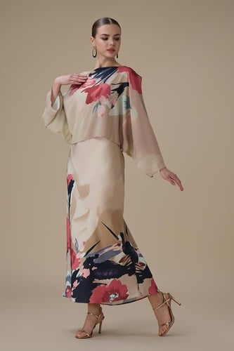 فستان ماكسي بطبعة زهرية بتصميم كتف واحد