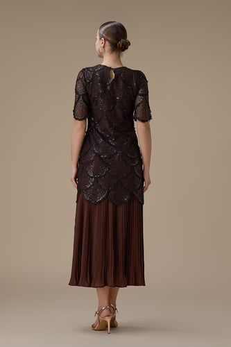 طقم بني دانتيل مع تنورة بليسيه أنيقة