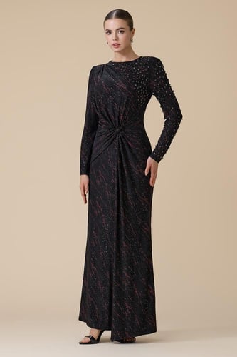 فستان اسود طويل مزموم