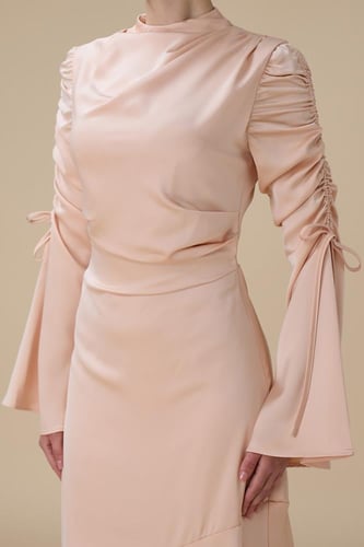 فستان طويل مشمشي ساتان