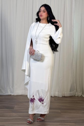 فستان بقصة مستقيمة وكم كيب لون سكري